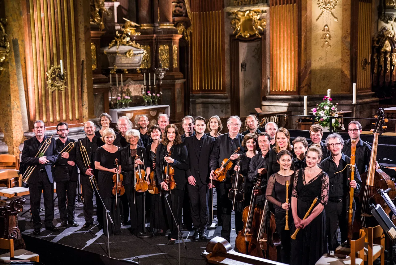 Der Concentus Musicus Wien vor dem Hochaltar der Stiftskirche Melk