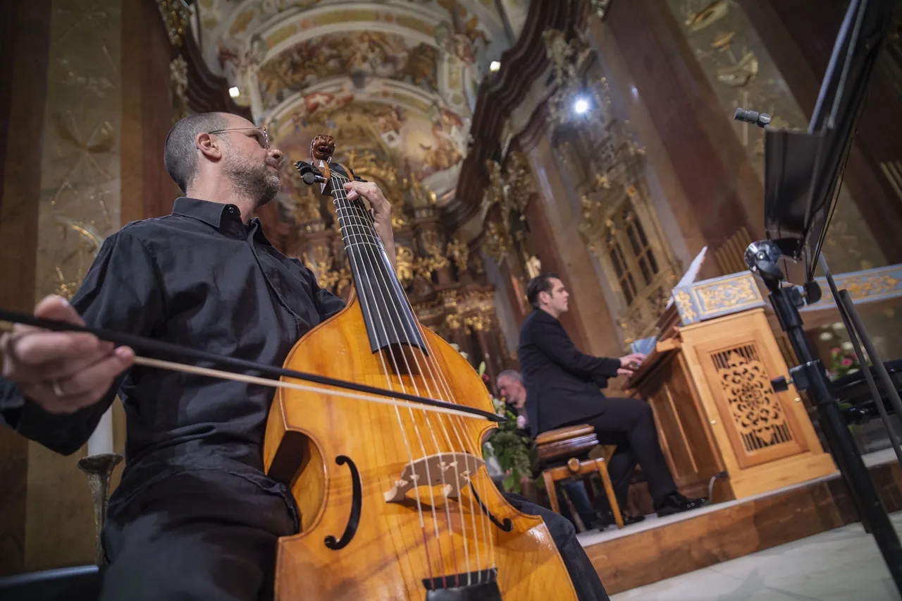Pierre Pitzl playing the viola da gamba in the abbey church of Melk