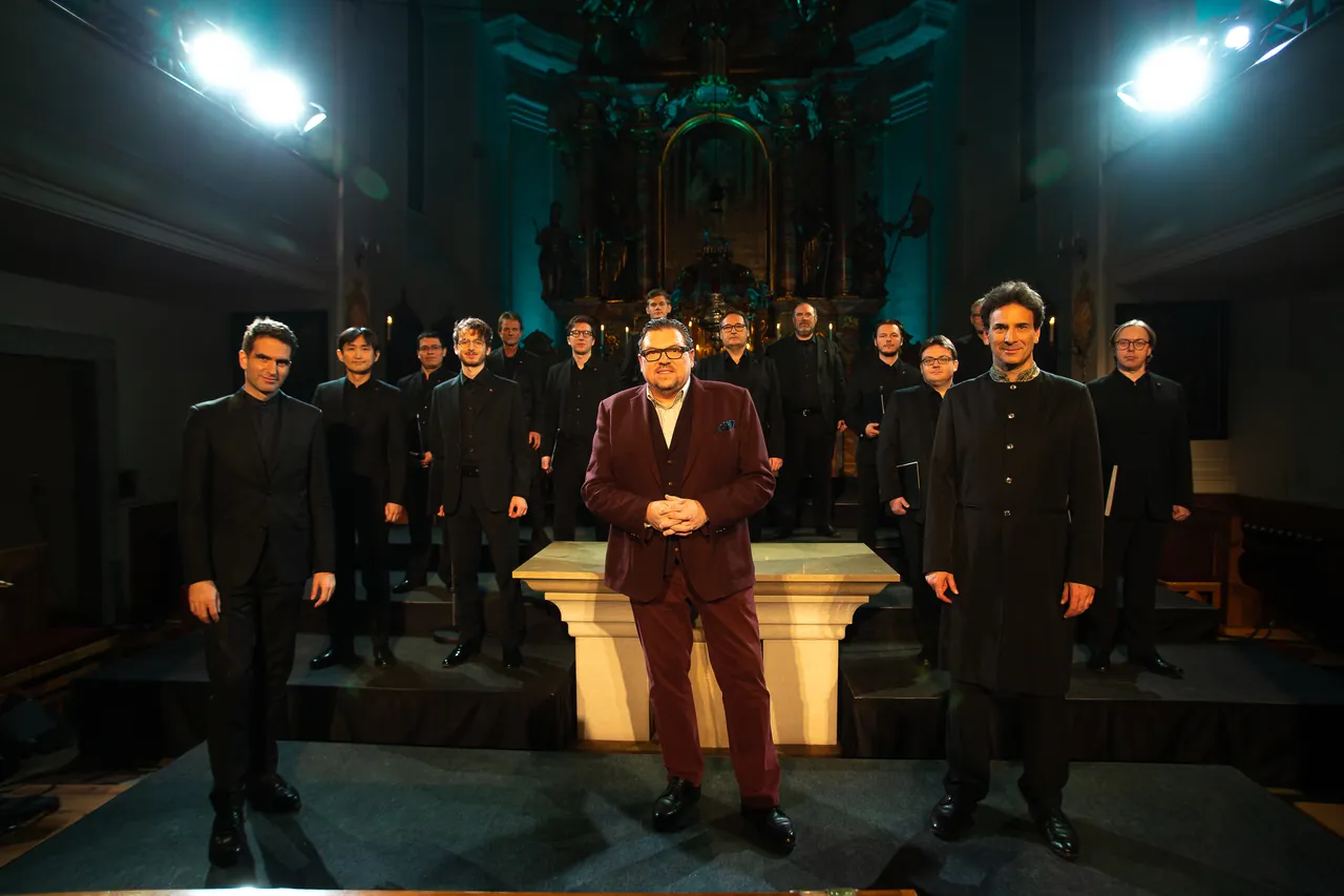 Michael Schade vor dem Bachchor Salzburg in der Pfarrkirche Mittersill