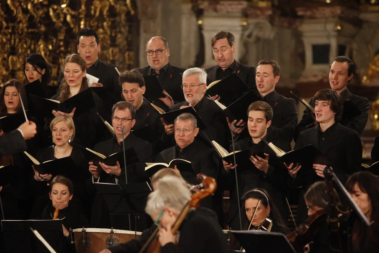 El Bachchor Salzburg con sus partituras